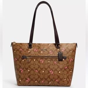 🤎Coach Butterfly Print Signature Canvas Gallery Tote Bag🤎